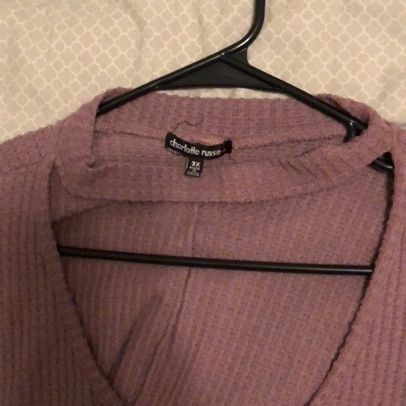Lightweight knit shirt with neckline detail - Picture 2 of 2